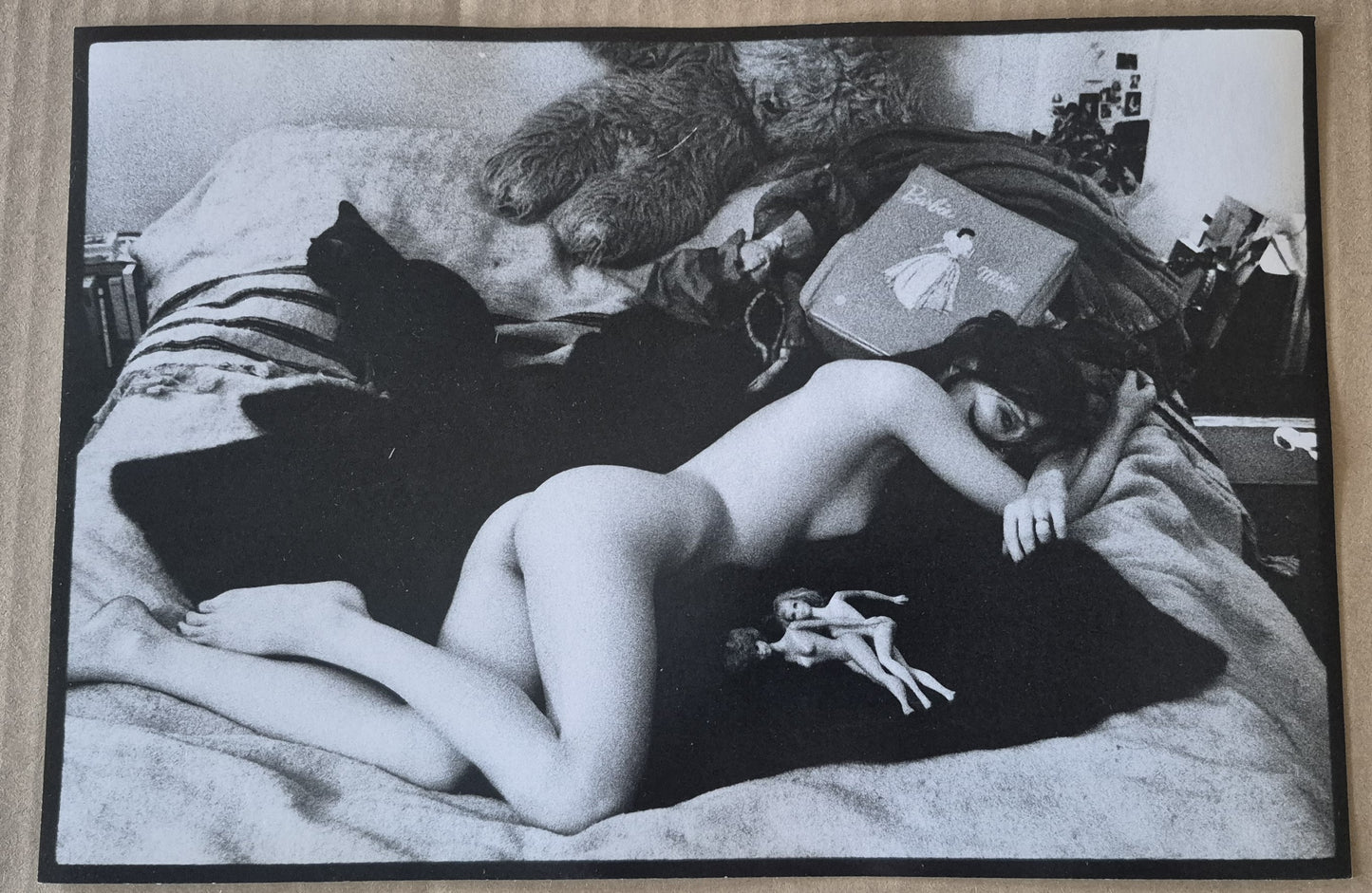 Composition sexy avec Barbie photo photographie femme allongée