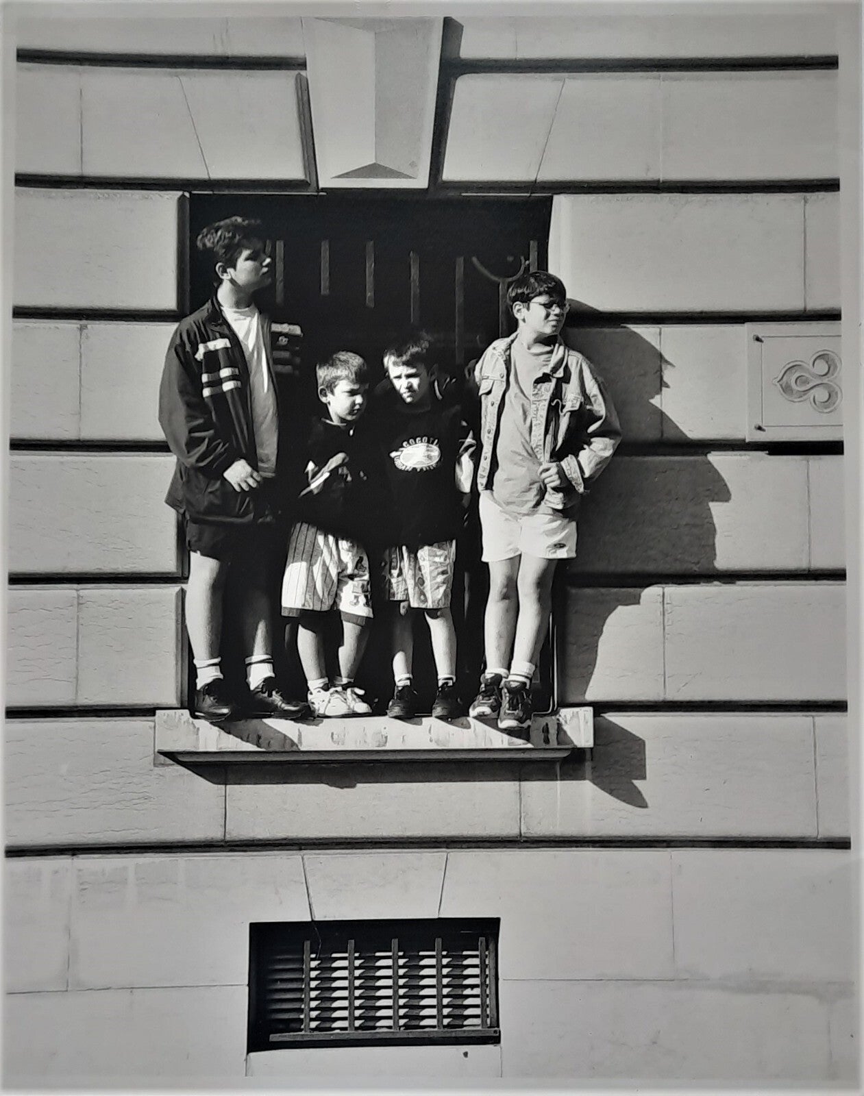 Enfants rebord fenêtre photo sur papier RC années 1980 30,5 x 24