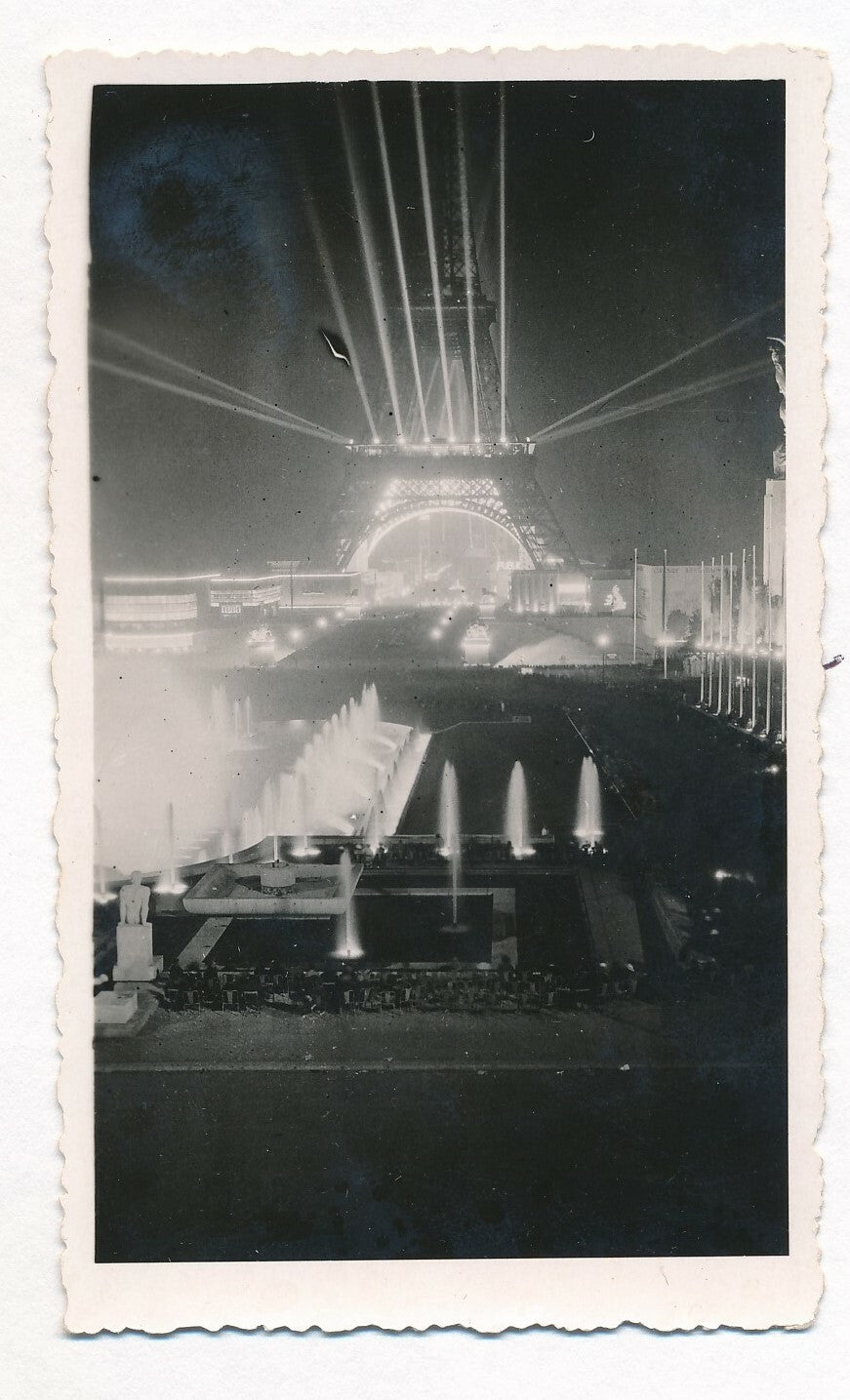 Trocadéro 1937 snapshot photo photographie Tour eiffel lumière illumination