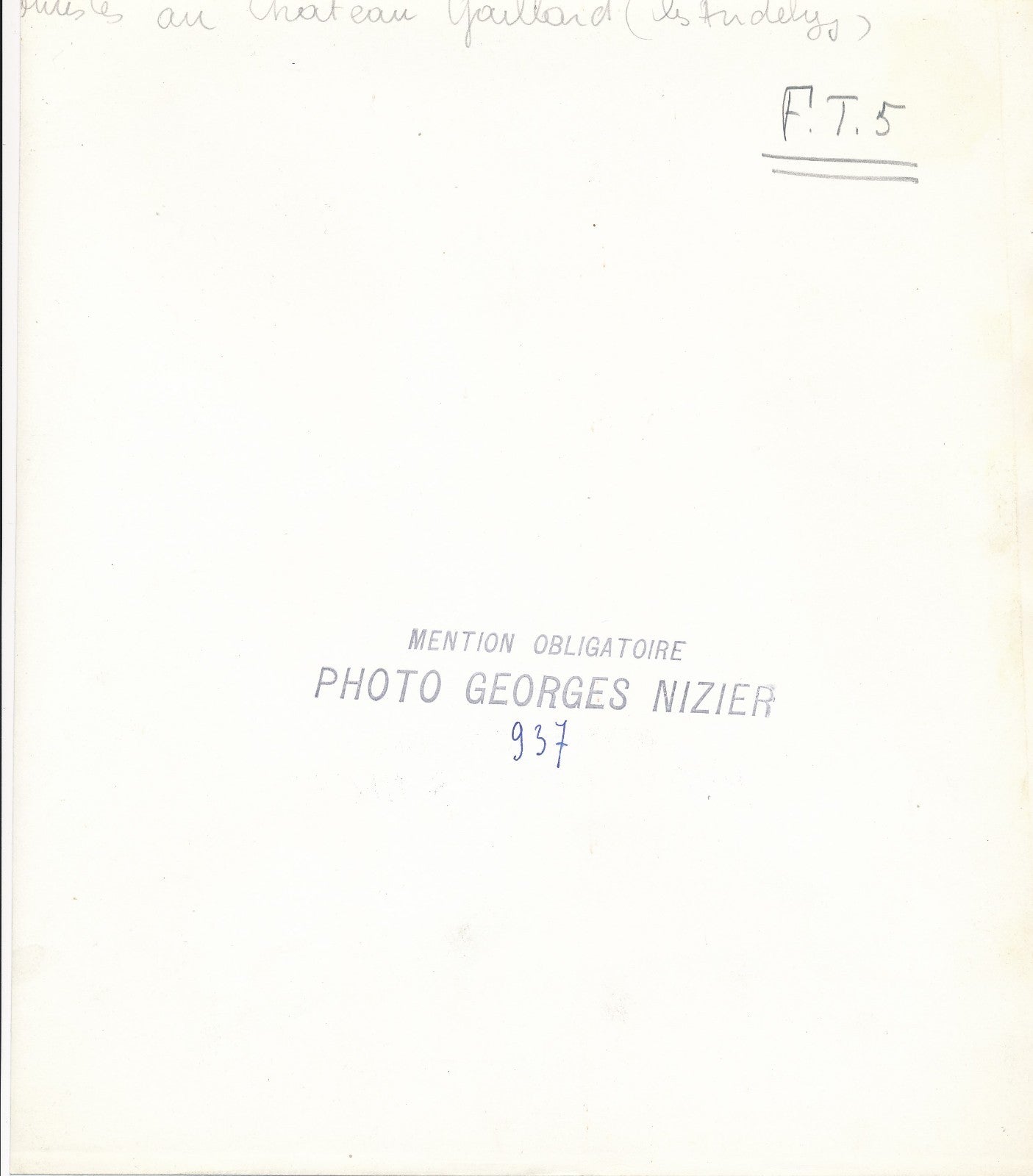 Photographie Femme vue de dos, château Gaillard Nizier argentique époque tirage