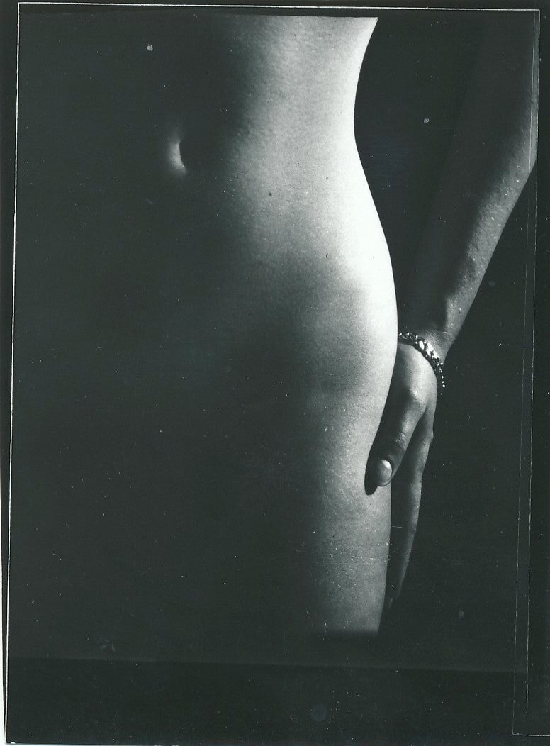 Photographie photo tirage argentique d'époque petit format main hanche sexy