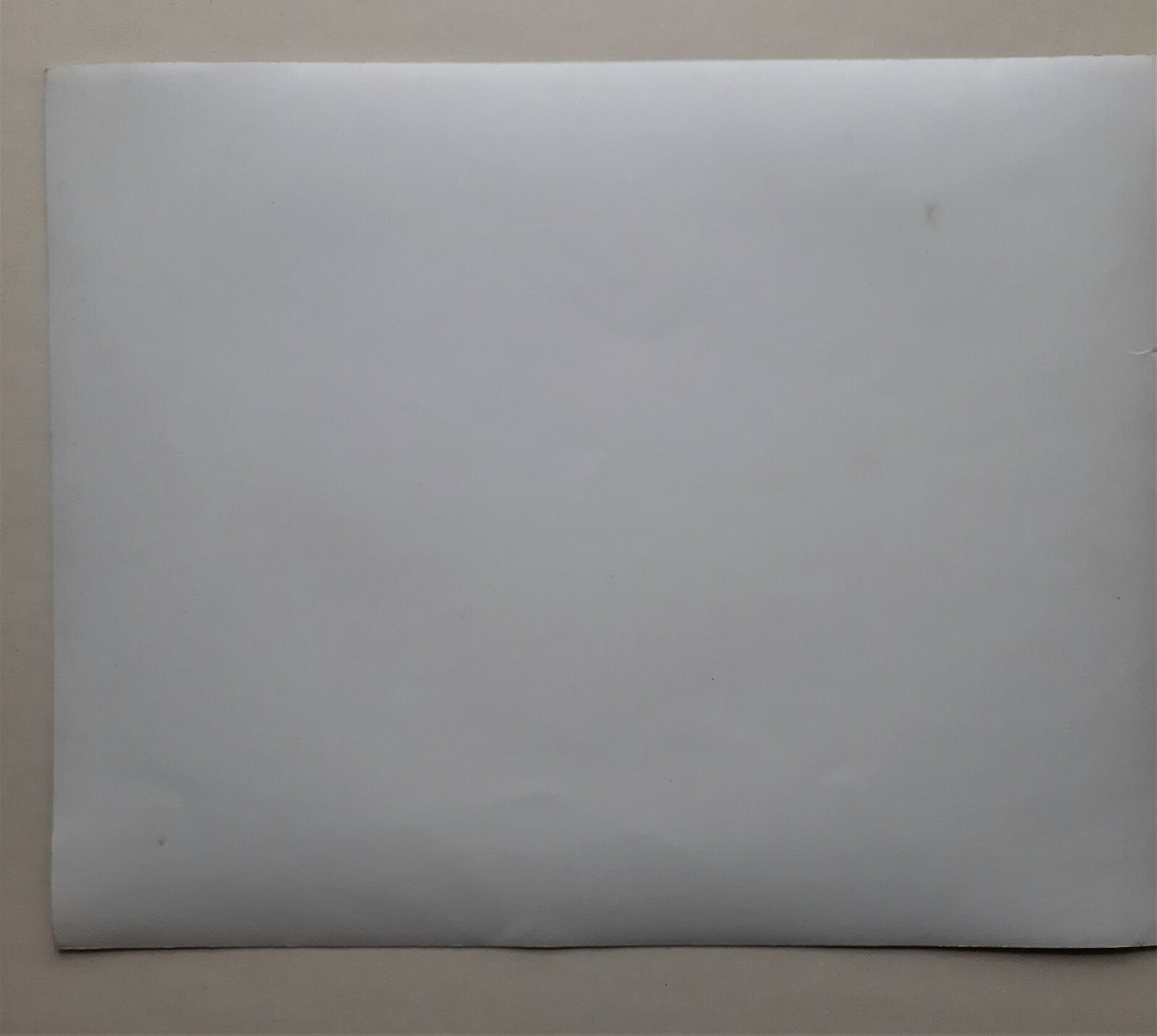 Coquillage et perle Tirage argentique d’époque, années 1970, sur papier baryté.