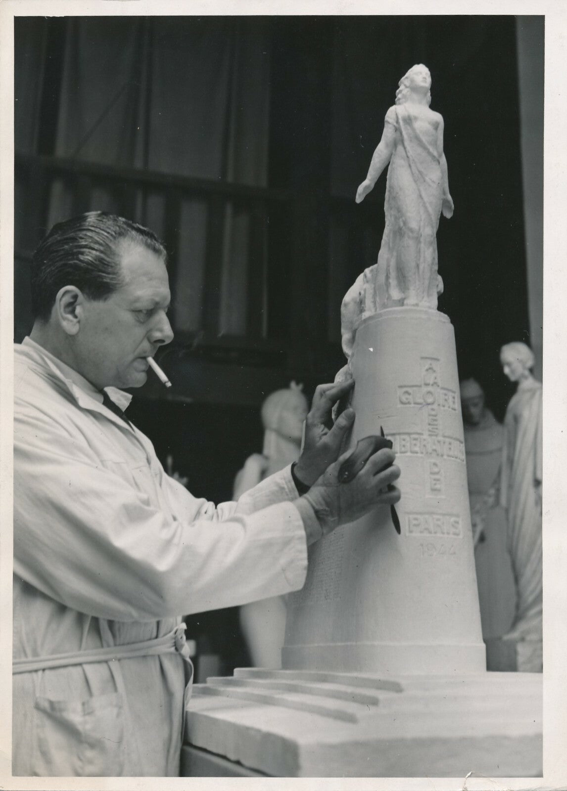 Raymond COUVÈGES 1893-1985 sculpteur photo photographie Libérateurs de Paris