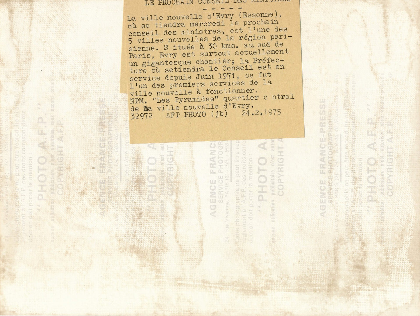 photo Evry Essonne Les Pyramides ville nouvelle architecture argentique époque