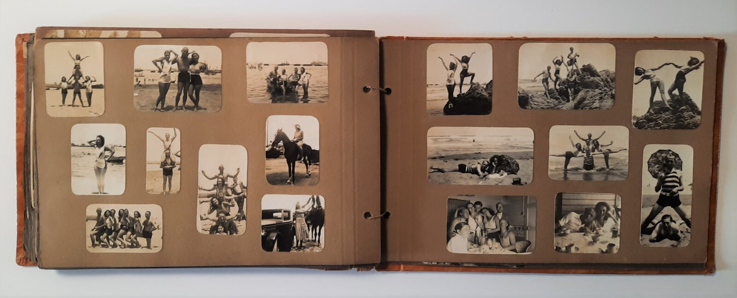 2 album photos illustrant la vie d'une femme (1920-1960) snapshots amateur