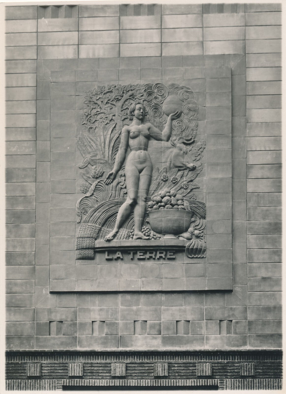 2 photographies bas-relief allégorie Terre Feu Albert Marque ? photo photographi