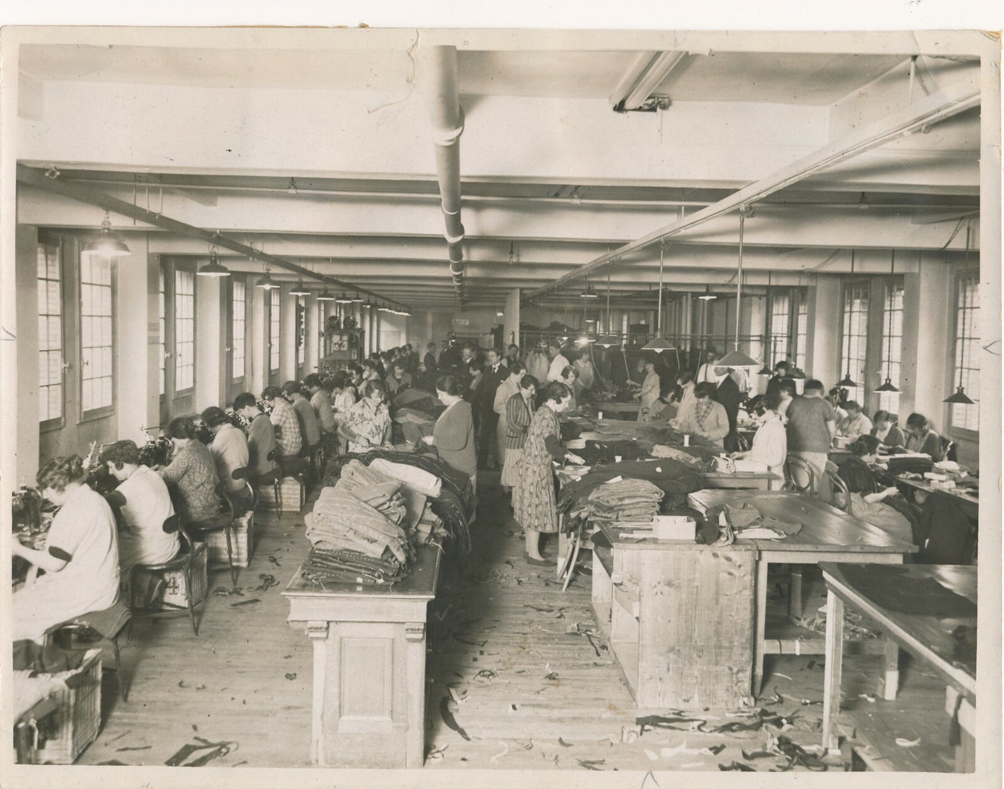 femmes Atelier couture v. 1920 travail mode photo photographie argentique