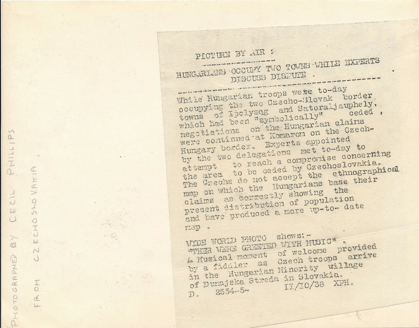 Tchèques Hongrie minorité accueil musique photographie photo 1938 Cecil Phillips