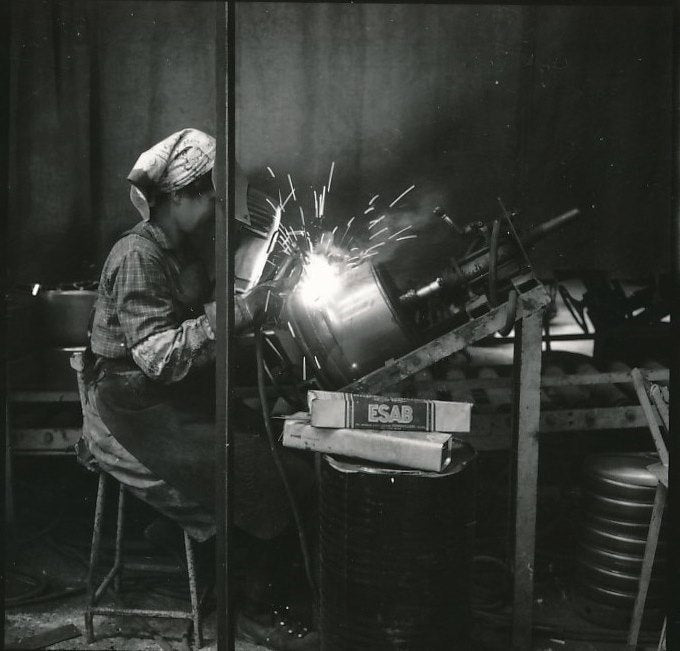 Photo Industrie gaz bonbonne ouvrier métier 6 contacts 6 x 6 cm années 70