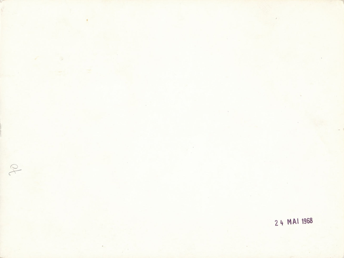 photo Mai 1968 après affrontements véhicules brûlés boulevard St Germain vintage