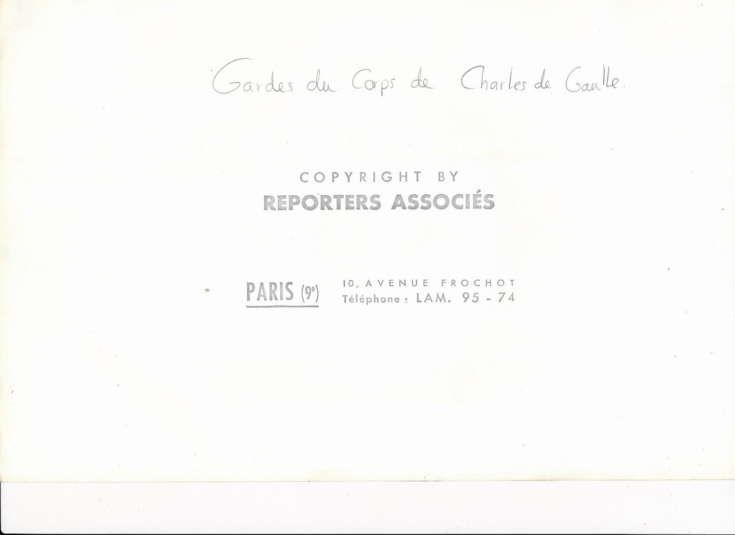 Photo Genéral de Gaulle civil pluie X 2 tirages argentique époque presse fin 60