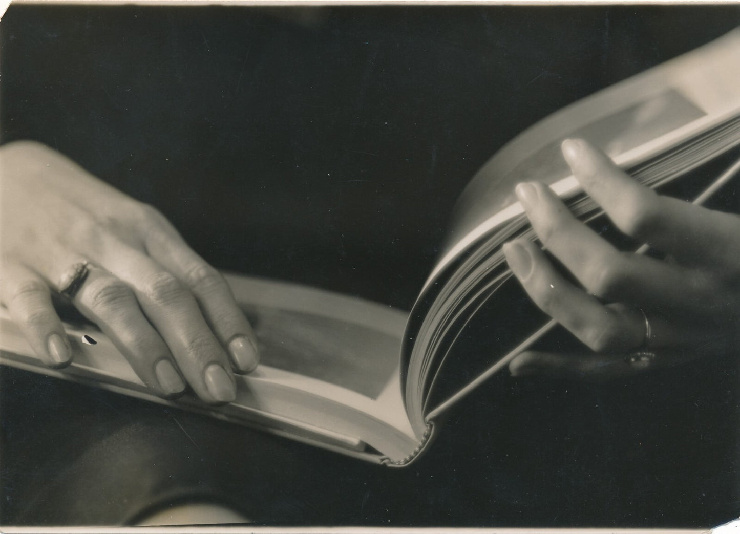 Variation mains livre 3 photo photographie vintage v. 1940