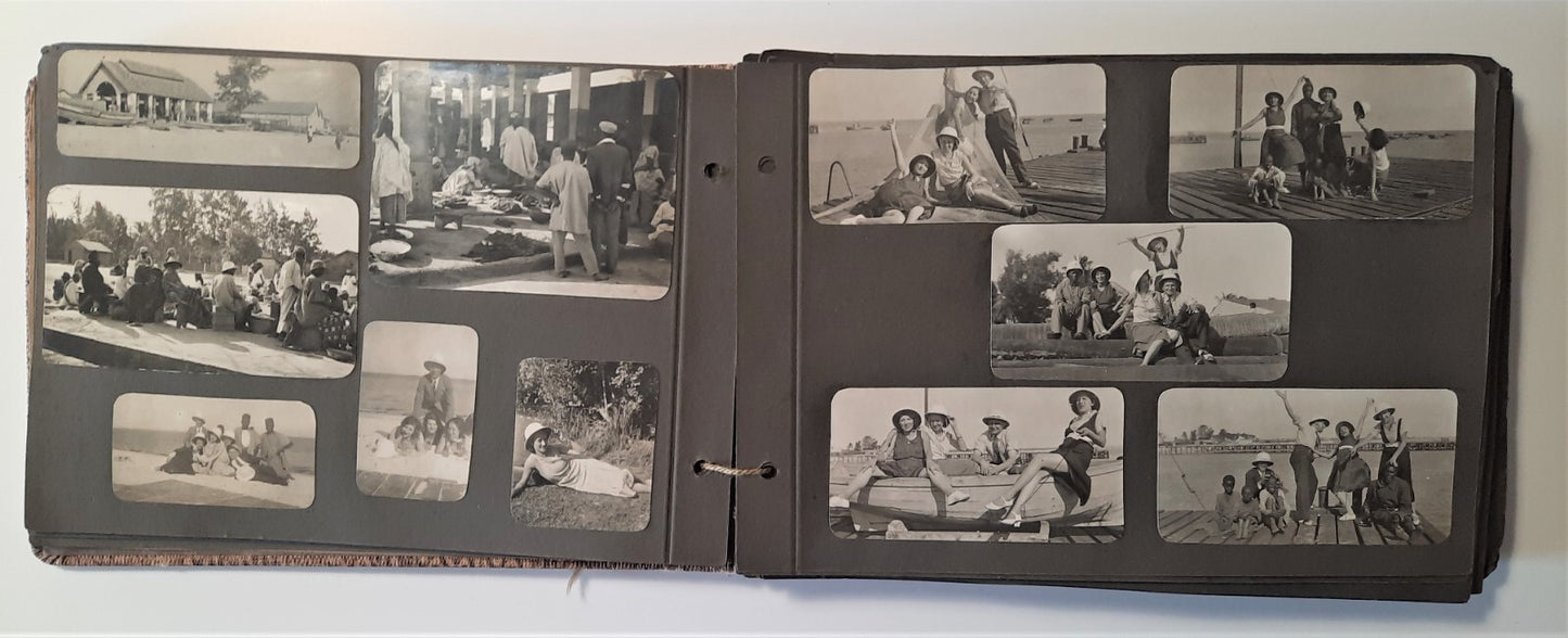 2 album photos illustrant la vie d'une femme (1920-1960) snapshots amateur