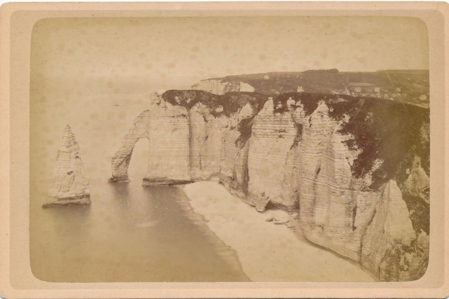 photographie etretat aiguille falaise albumine vers 1880
