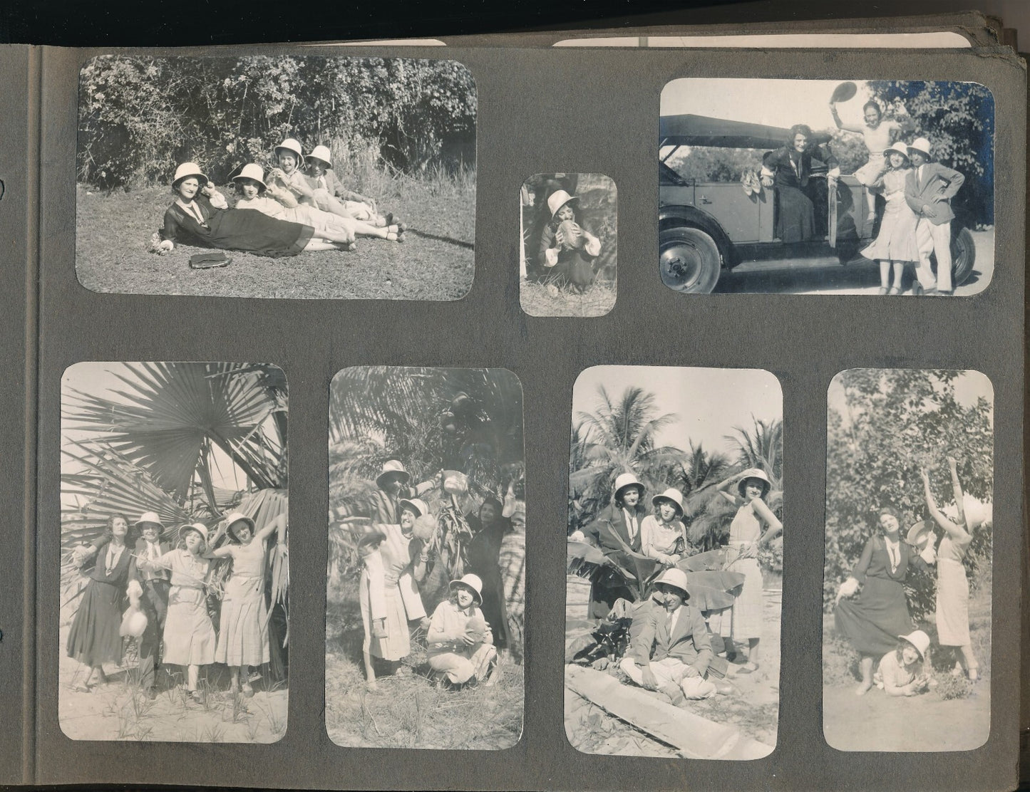 2 album photos illustrant la vie d'une femme (1920-1960) snapshots amateur