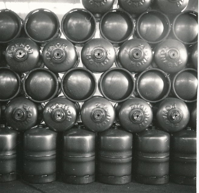 Photo Industrie gaz bonbonne ouvrier métier 6 contacts 6 x 6 cm années 70