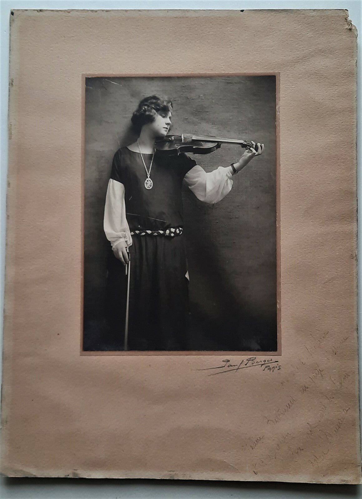 Elsa QUESADA violoniste Colombie photographie dédicacée signée Paul