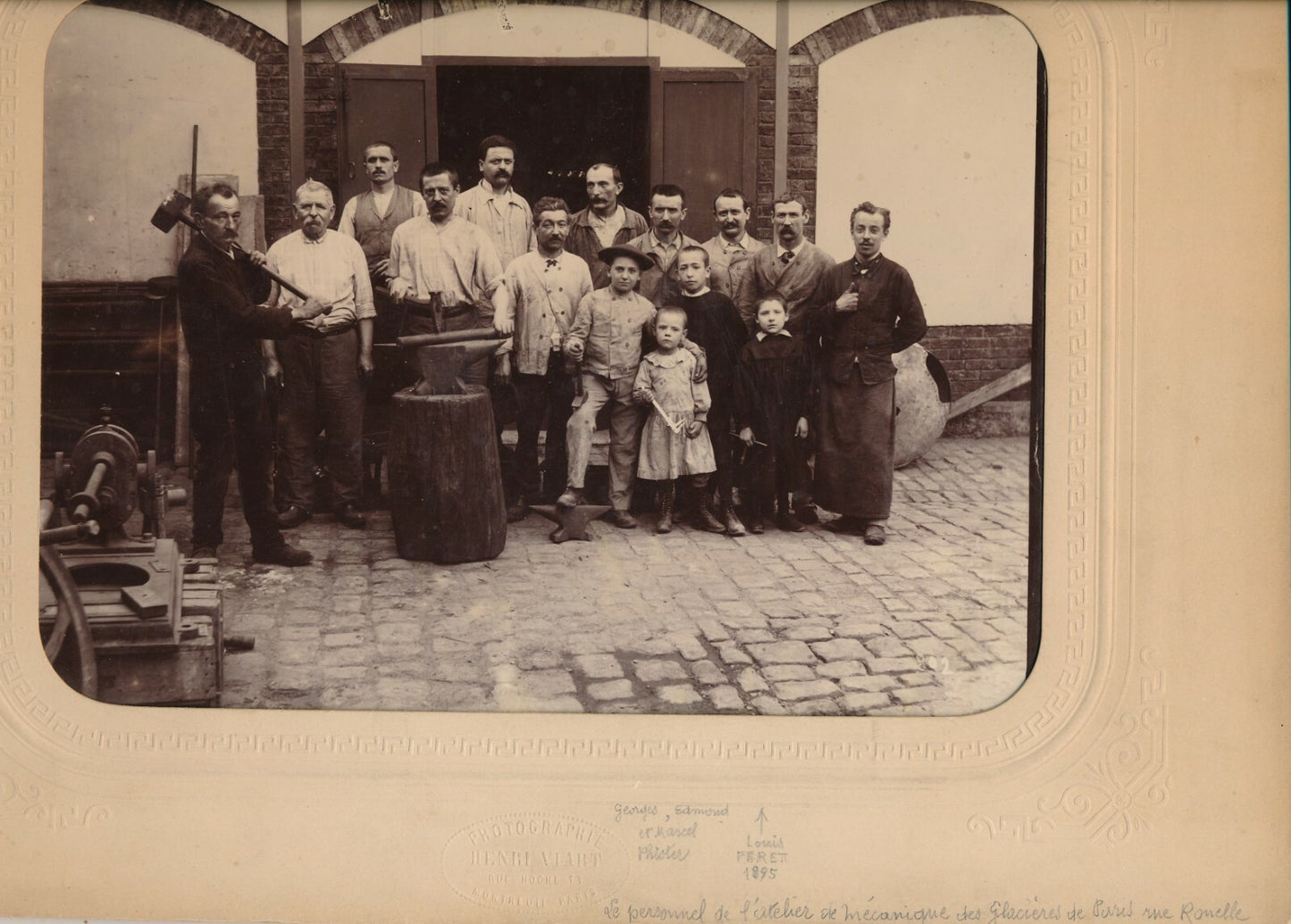 ouvrier mécanique Glacières Paris rue Rouelle photo c. 1900 outils photographie