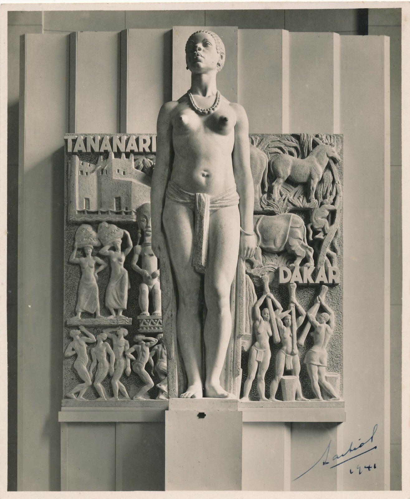 Armand MARTIAL photographie photo signée Le Bourget Tananarive 1941 sculpture