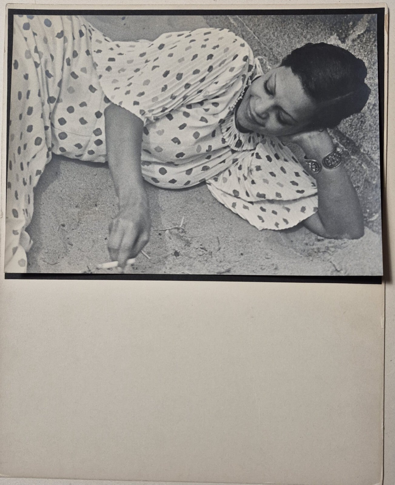 robe femme la cigarette années 30 photo photographie argentique vintage