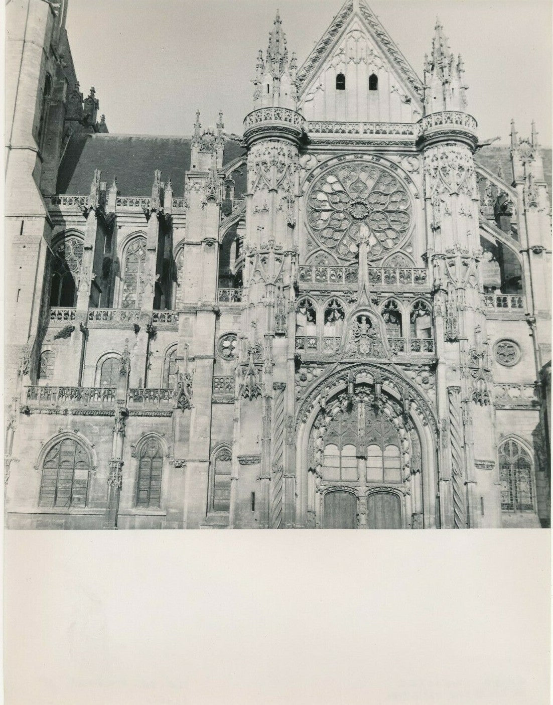 église intérieure et extérieure v. 1950 architecture