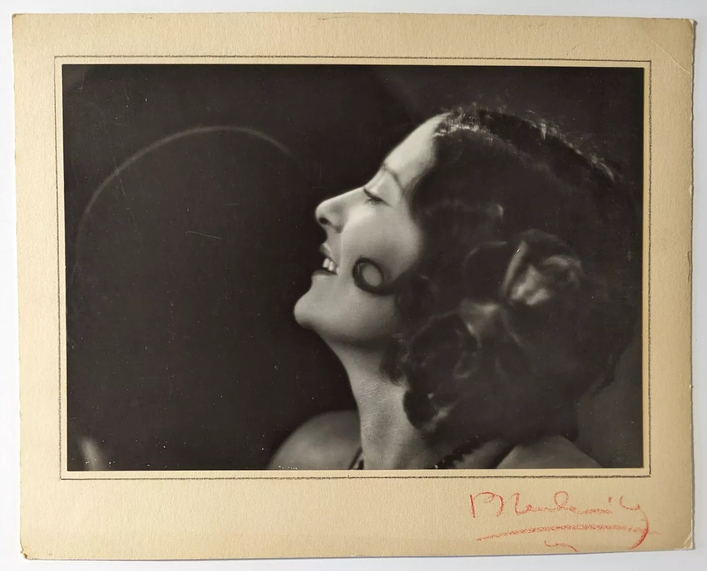Visage de profil par Blanc et Demilly