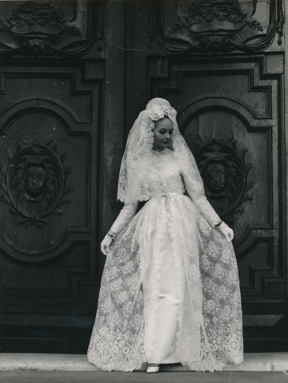 Mode mariée Abrahamm chapeaux gants bijoux ceintures bas soulier DIOR photo