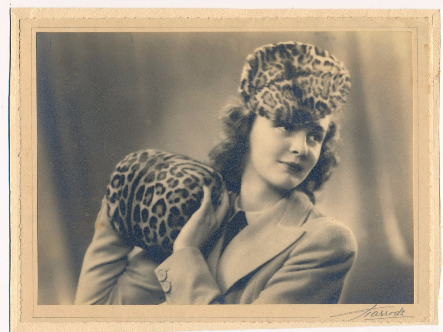 Femme manchon fourrure mode tirage photo époque v. 1930 photographie