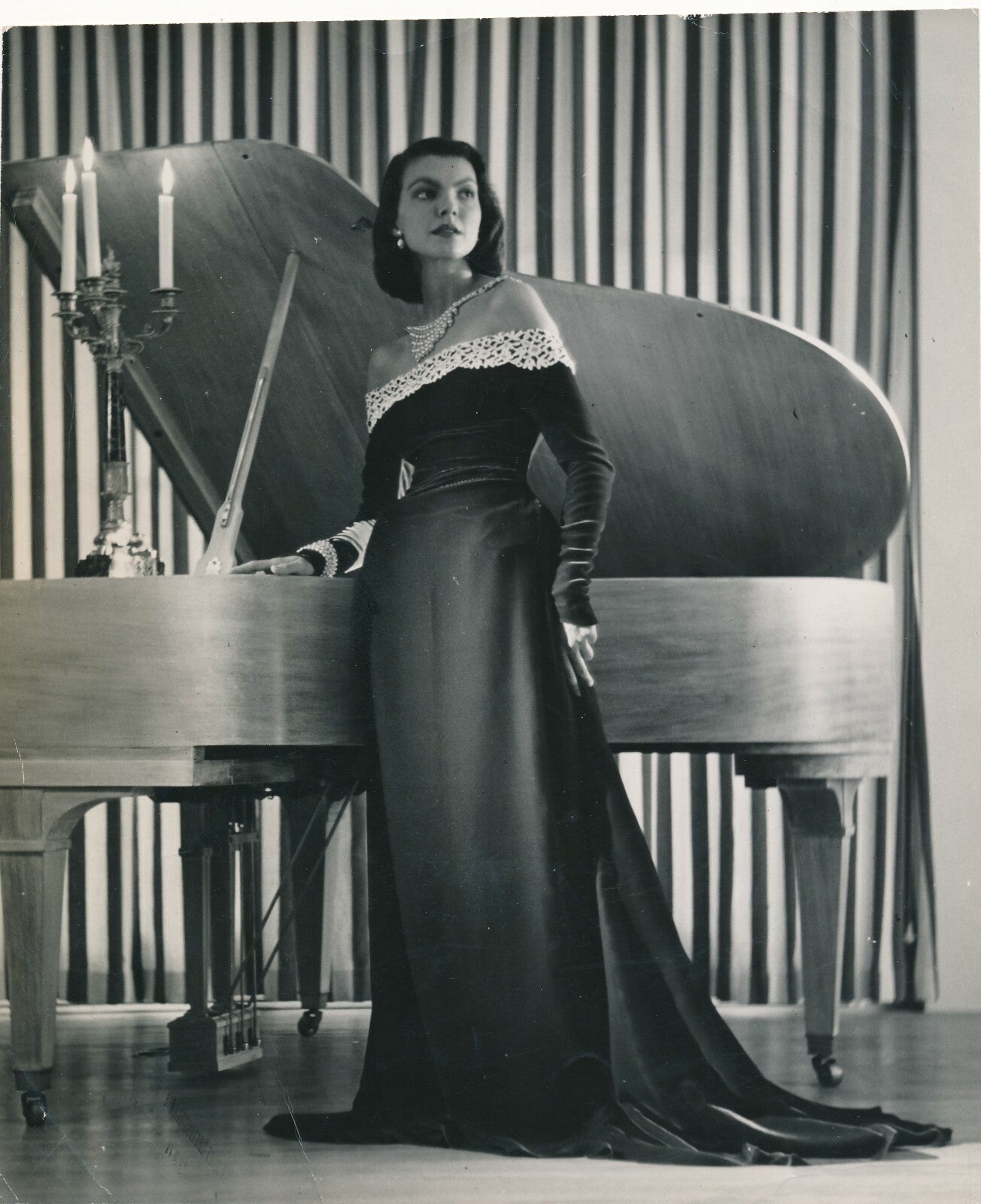 femme au piano agence Black star photo photographie Sharland v. 1950