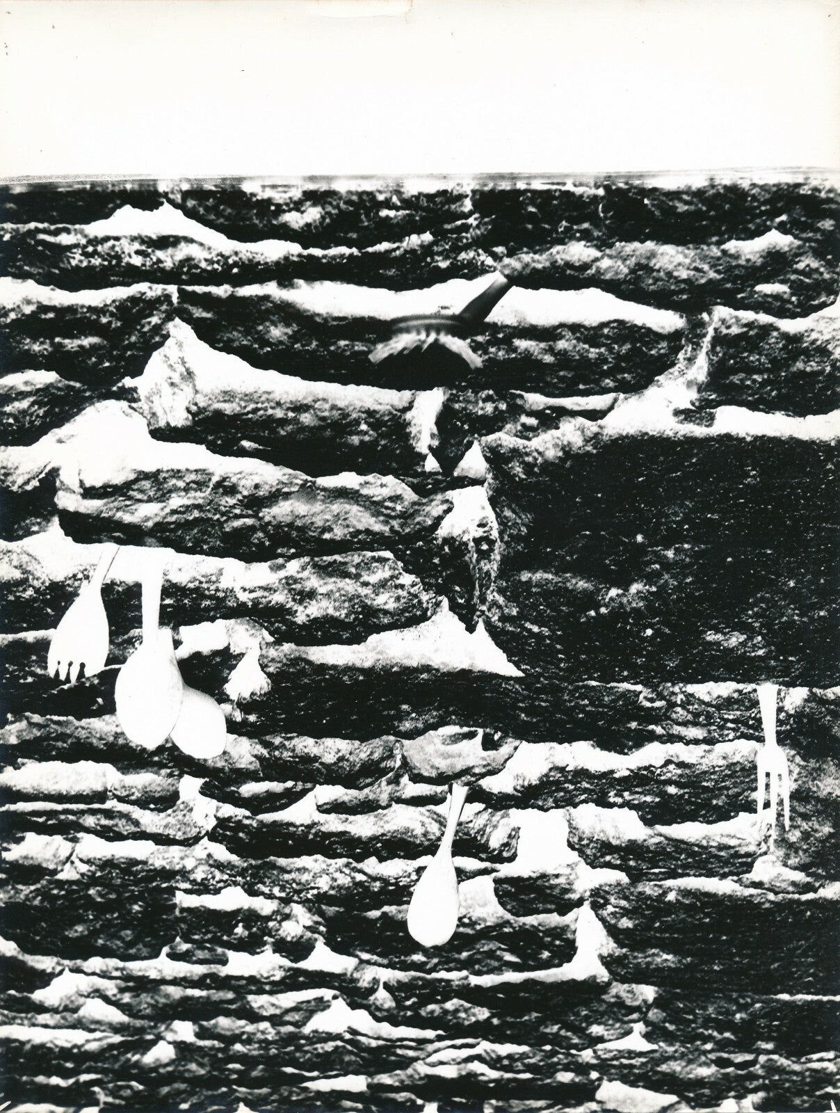 Étude d’un mur avec cuillers et fourchettes absraction forme photo photographie