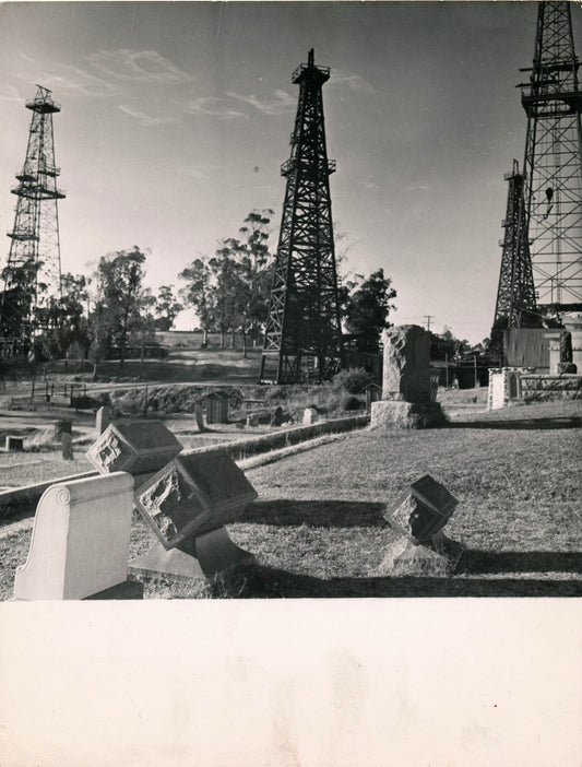 Photo Derrick pétrole site archéologie lieu inconnu argentique époque