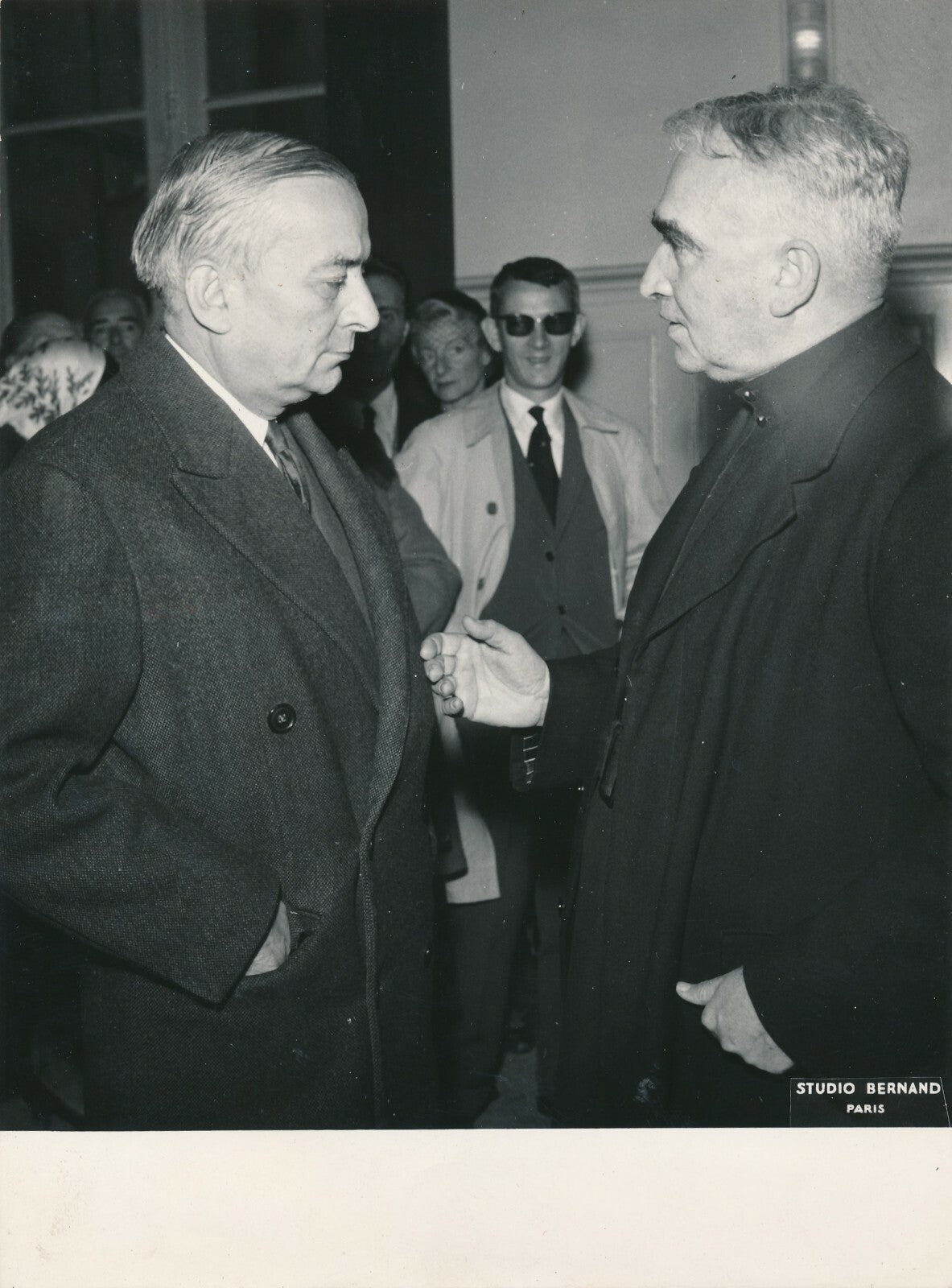 Georges Bidault avec le révérend père Lepoutre photographie argentique d'époque