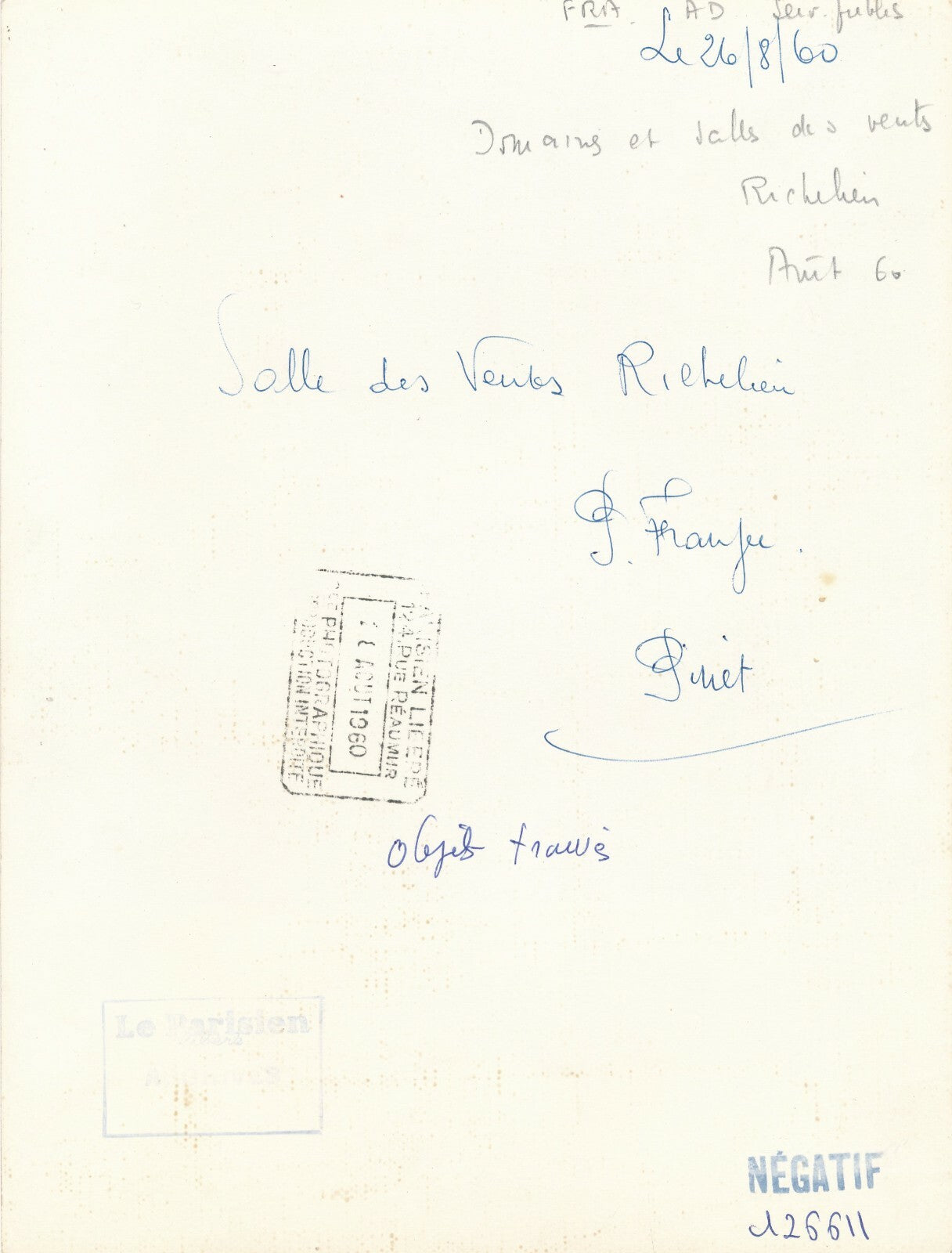 Salle ventes Drouot Richelieu objets trouvés musique photo 2 photographies