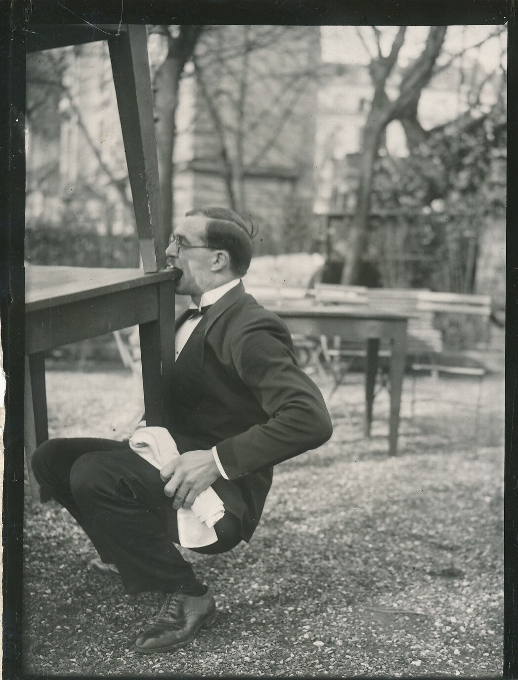 Étonnant Girandi maître d’hôtel à la mâchoire d’acier ! photo photographie table