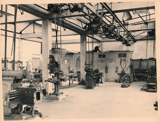 Travail photo usine ouvrier vestiaires tirage argentique d'époque v. 1960