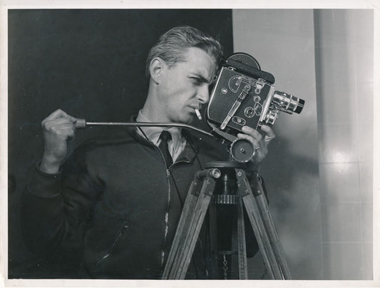 Cameraman caméra photo photographie argentique époque sexy cigarette