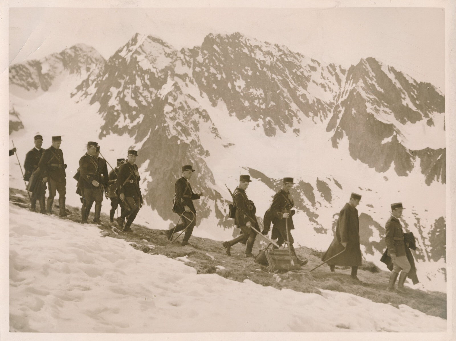 Guerre civile Espagne gendarmes Pyrénées v. 1937 frontière photo photographie