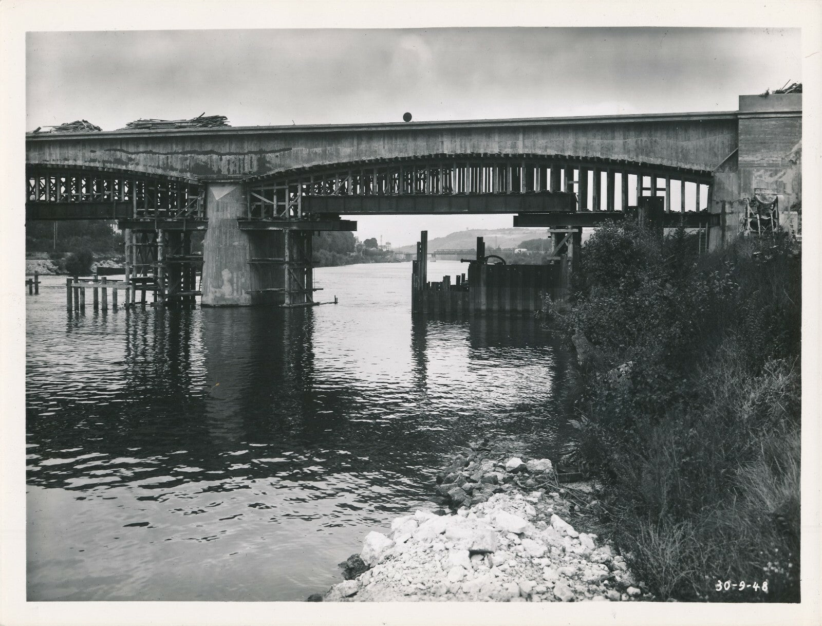 Pont contruction rénovation 1950 12 photo chantier photographie France Le Boyer