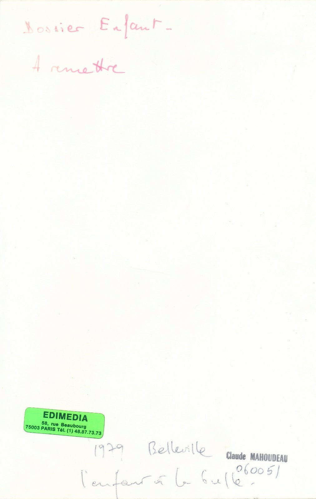 Garçon à Belleville 1979 photographie argentique époque enfant bulle chewing gum