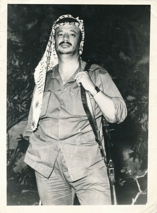Yasser ARAFAT OLP Palestine mitraillette 1960 photographie argentique presse
