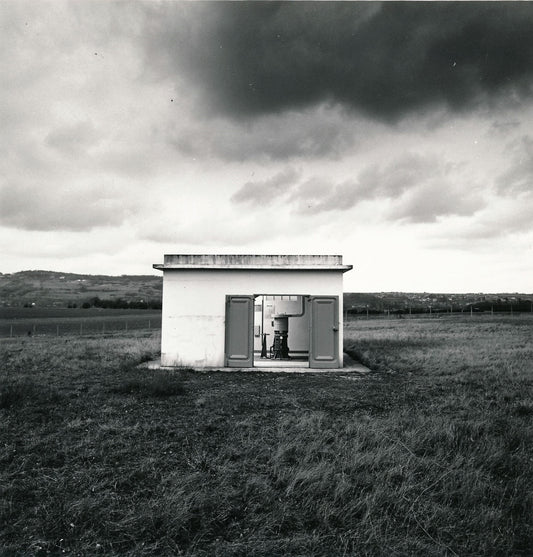 Photographie Station de pompage, paysage tirage argentique époque v. 1970
