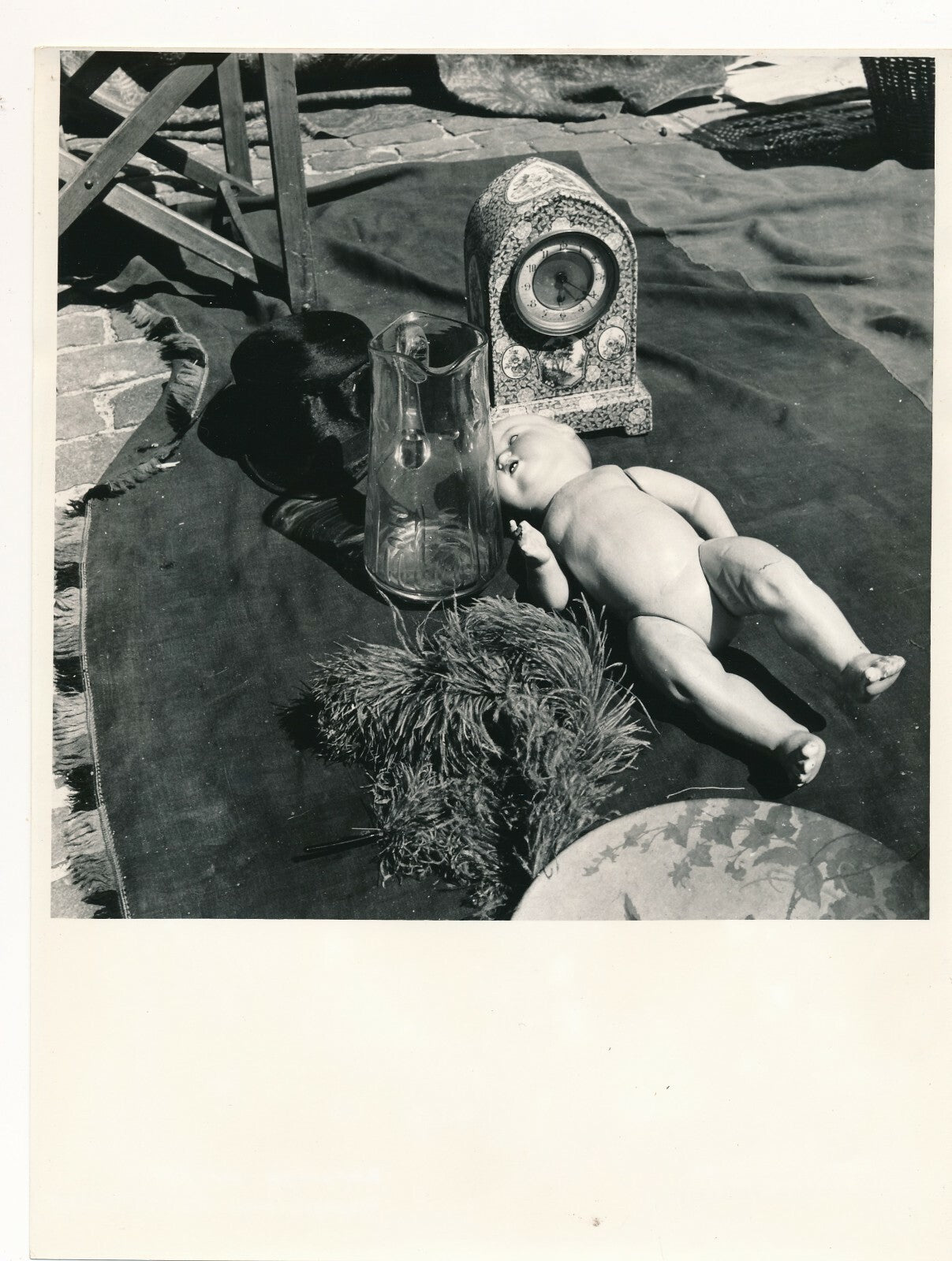Le marché puces Paris vers 1950 photo photographie vintage poupée pendule