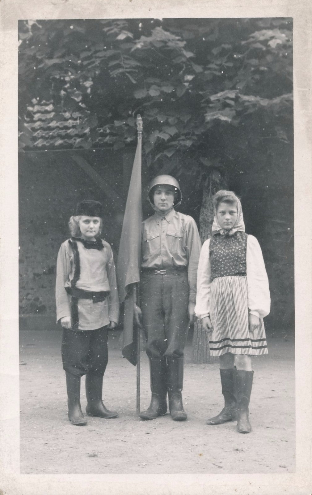 Guerre commémoration alliée enfants photo argentique d'époque X 3 v. 1945