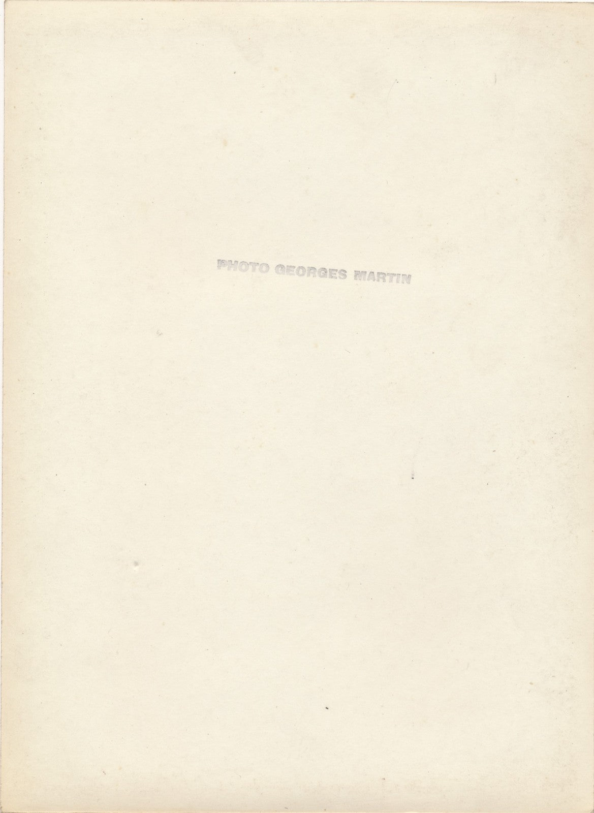 photo Intérieur design art déco argentique époque fauteuils salon vaiselle