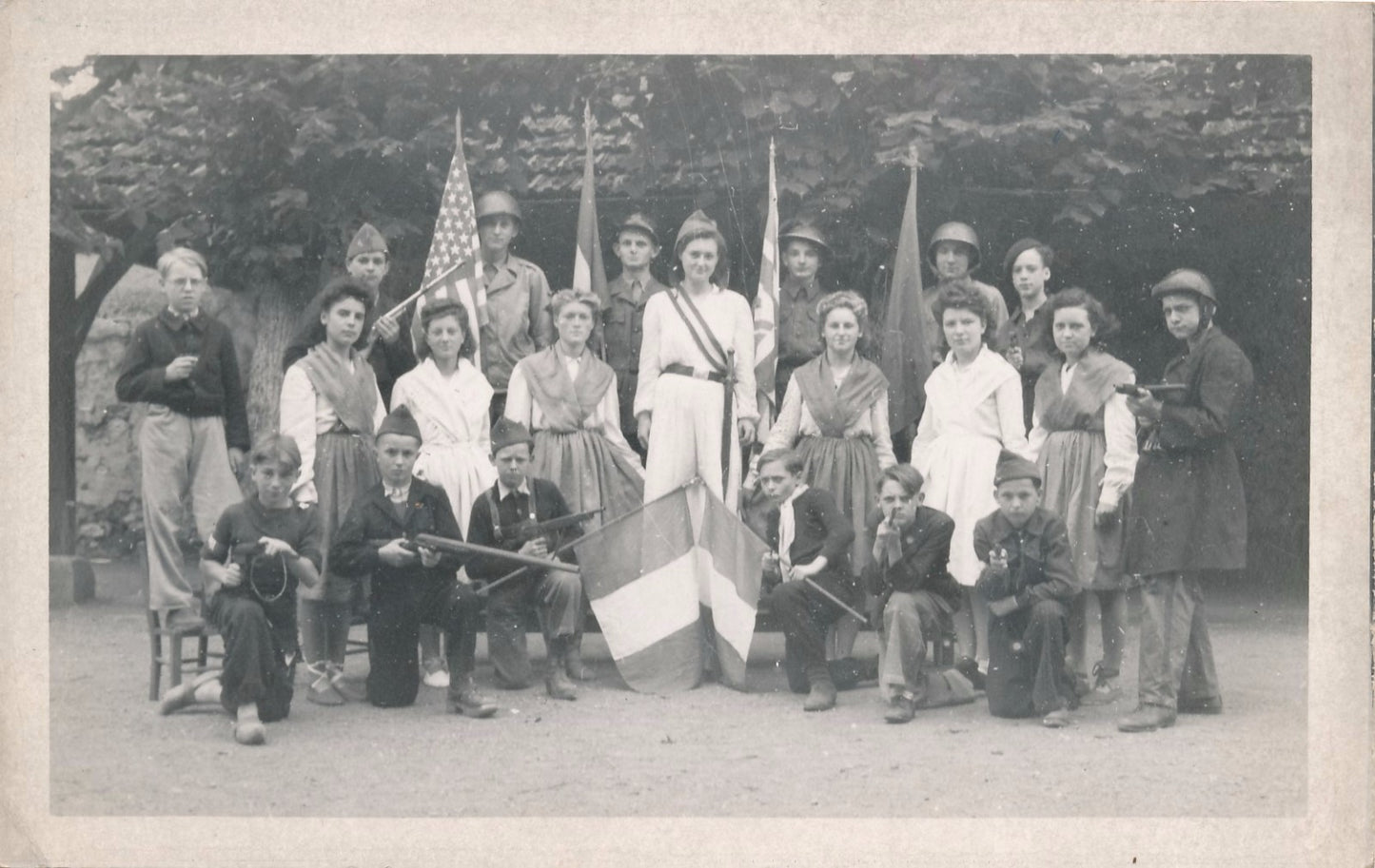 Guerre commémoration alliée enfants photo argentique d'époque X 3 v. 1945