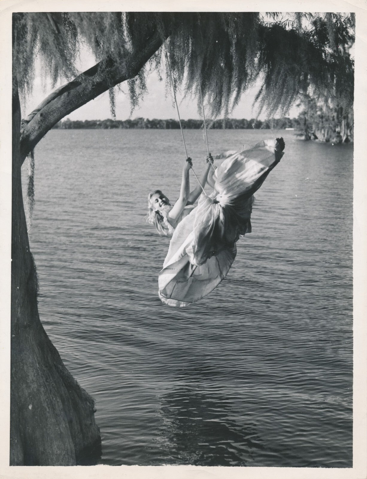 La balançoire vers 1950 photo photographie époque robe mode