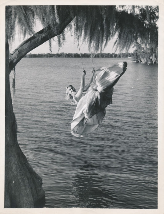 La balançoire vers 1950 photo photographie époque robe mode