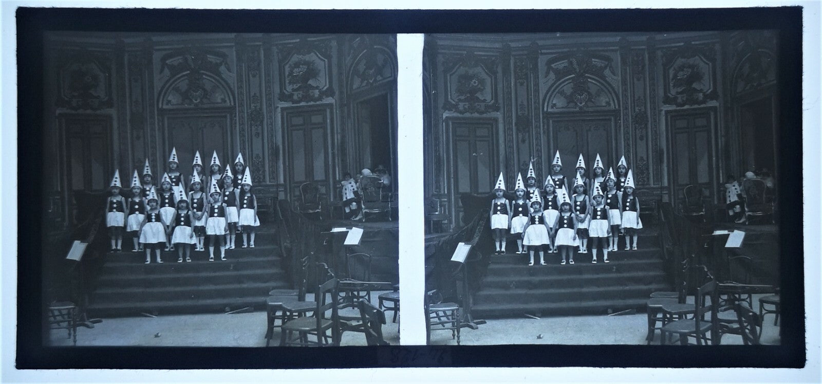 La revue enfantine déguisement clown photo photographie positif verre stéréo