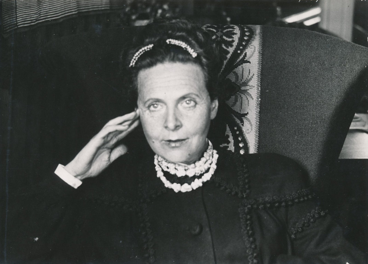 Elsa TRIOLET photo photographie argentique contretype écrivaine autrice yeux