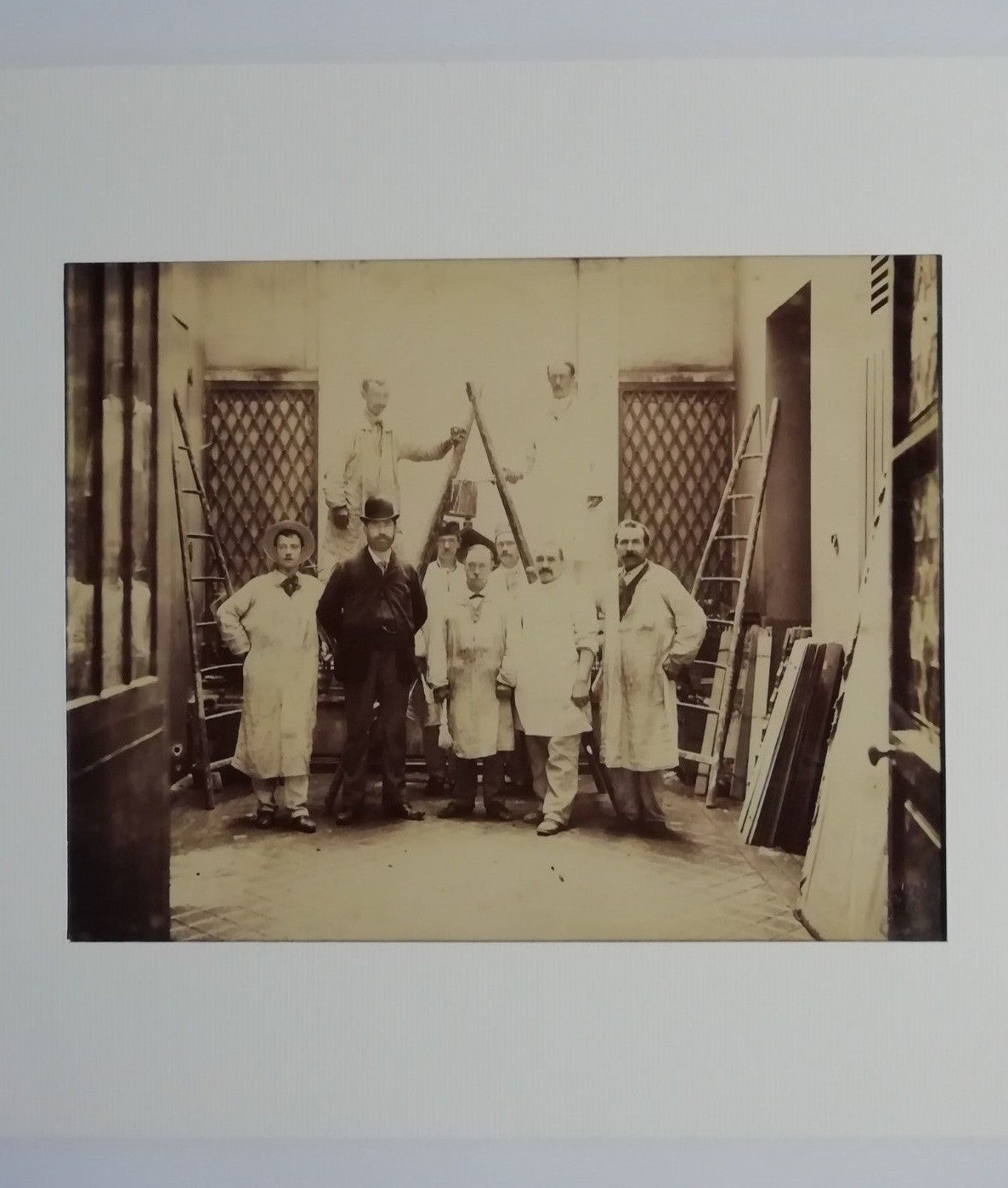 Equipe peintres métier Paris v. 1880 peinture bâtiments photographie albumine